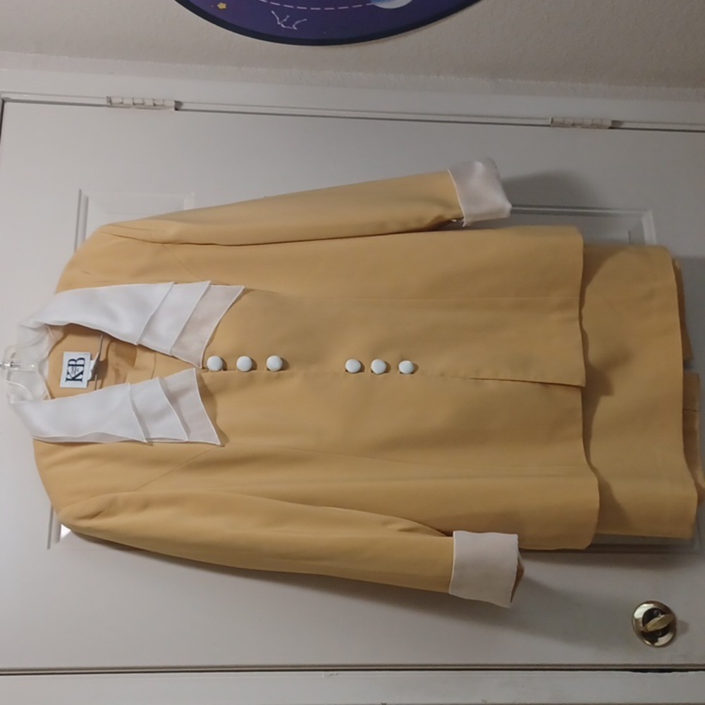 New 2-piece KB suite size 18